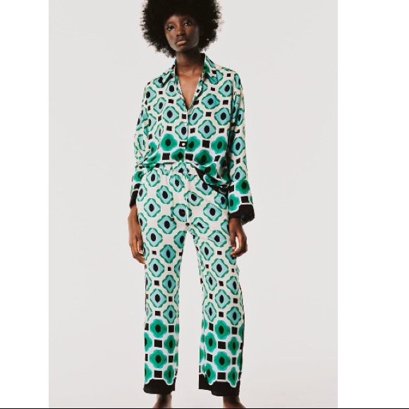 Zara Pants - NEW! HP 🥳🥳🥳Zara Green Geometric Print Set